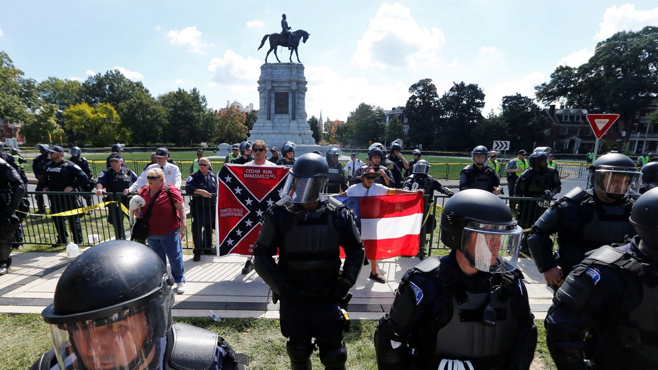 Charlottesville 2017 protest during the removal of the Robert E. Lee statue